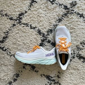Hoka Clifton 8